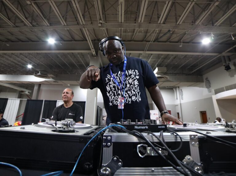 Nation Wide Sound DJ's DJ on Turntables Pro-Am Expo Miami